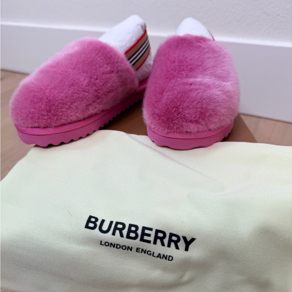NEW ✨ BURBERRY Girl’s Litherton Faux Fur Icon Stripe Slides | SOLD OUT STYLE